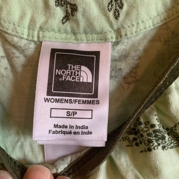 Good used north face tank! - Picture 2 of 4